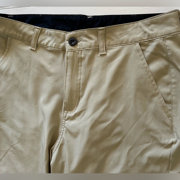 UNDER ARMOUR boys size 20 quick dry golf shorts - Picture 3 of 5